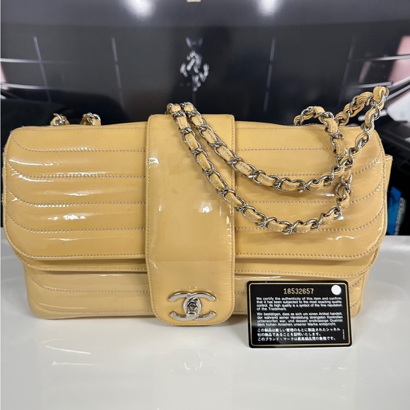 Chanel - Picture 5 of 8